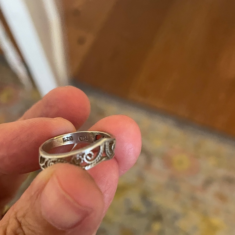 Vintage-Inspired Silver Floral Filigree V-Shaped Ring - Silver - Picture 4 of 4